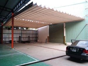 mái hiên quay tay che ô tô