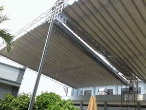 thay bạt mái che xếp
