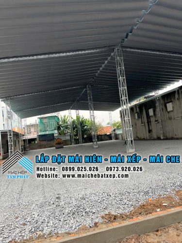 Thi công mái bạt che di động sân Pickleball
